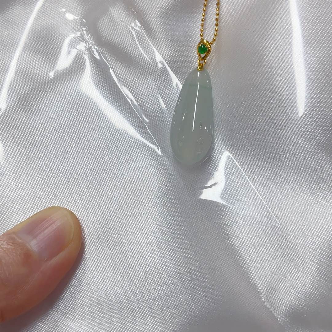 翡翠18K金镶嵌颈饰翡翠