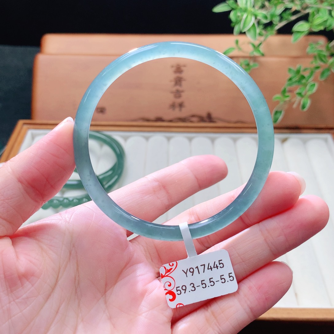 未镶嵌手镯（圆镯）翡翠