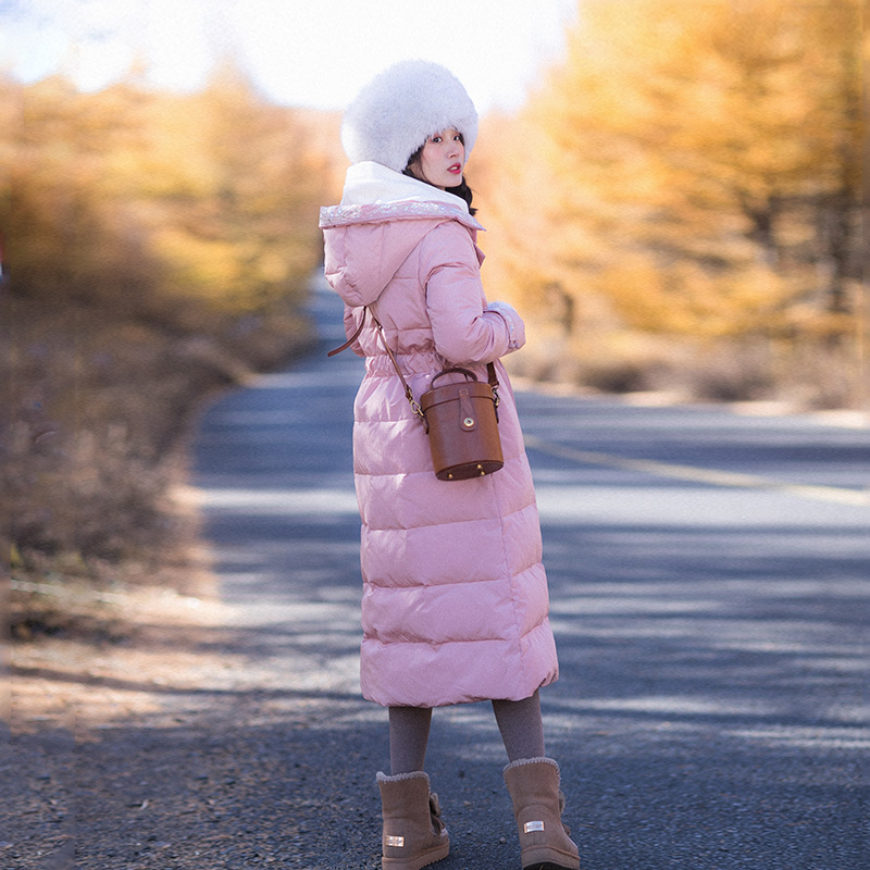 【清】557连帽羽绒女士中长款过膝冬季新款收腰系带白鸭绒保暖外套