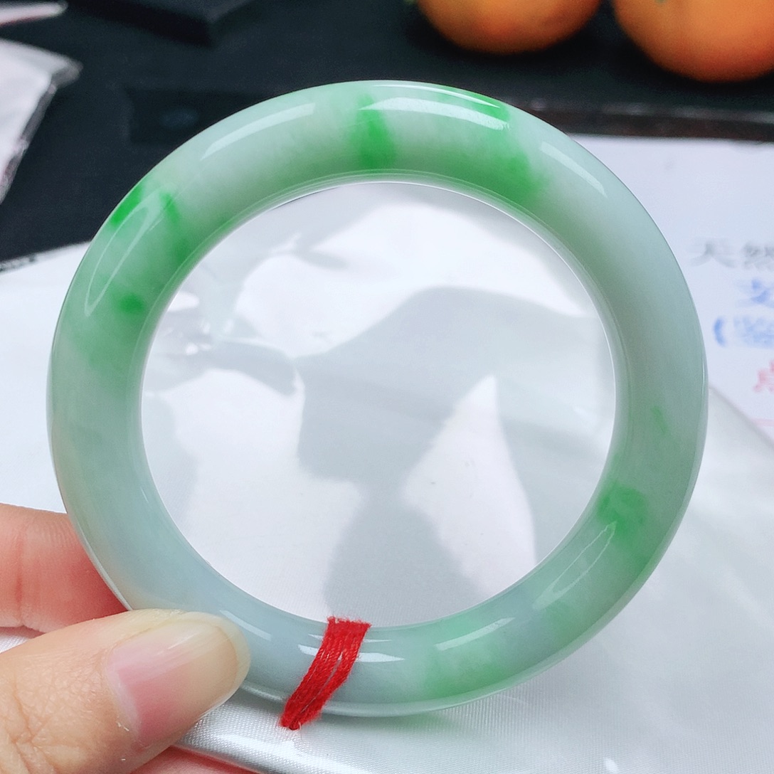 翡翠手镯（圆镯）未镶嵌5657