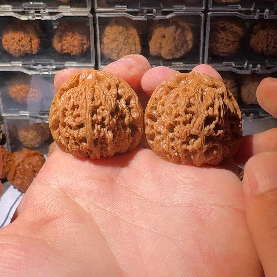 文玩核桃吊坠三角南疆石