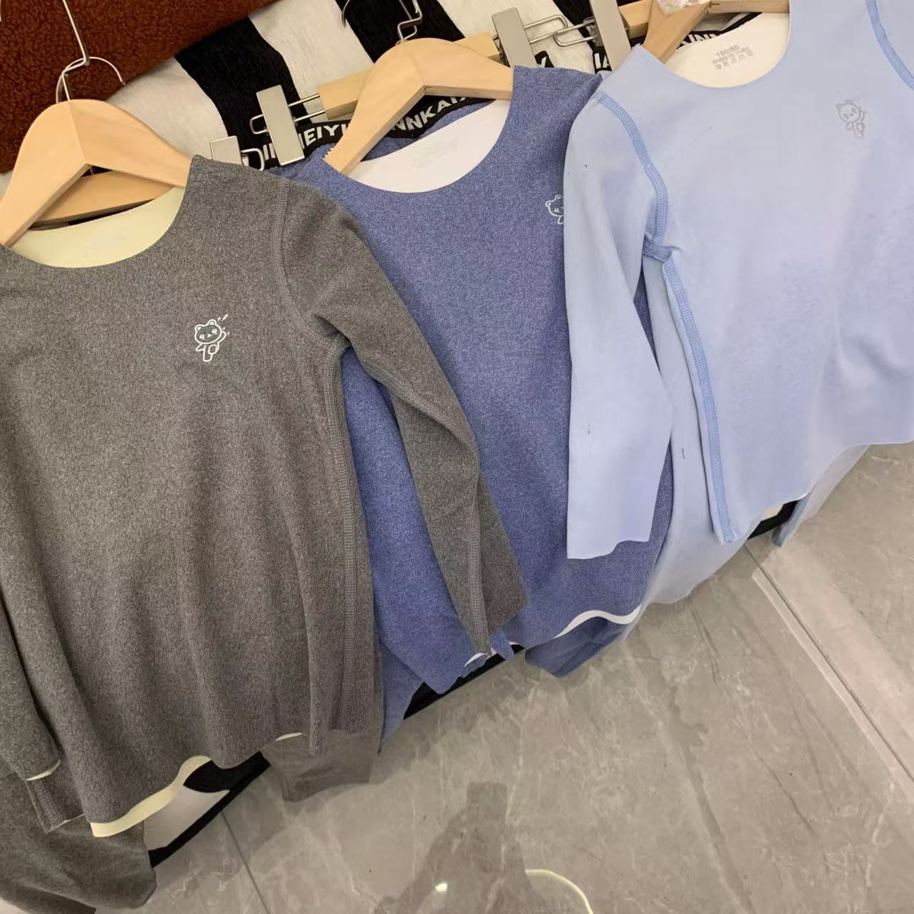 25纯色儿童自发热家居服男女宝同款保暖休闲家居服圆领秋冬