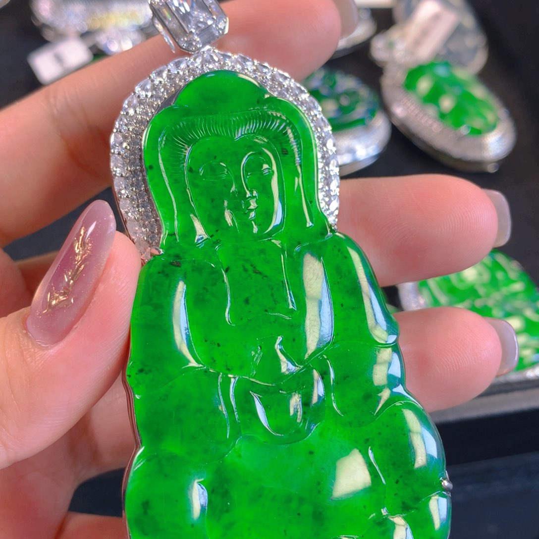 翡翠颈饰未镶嵌翡翠
