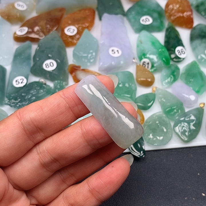 翡翠未镶嵌颈饰随型