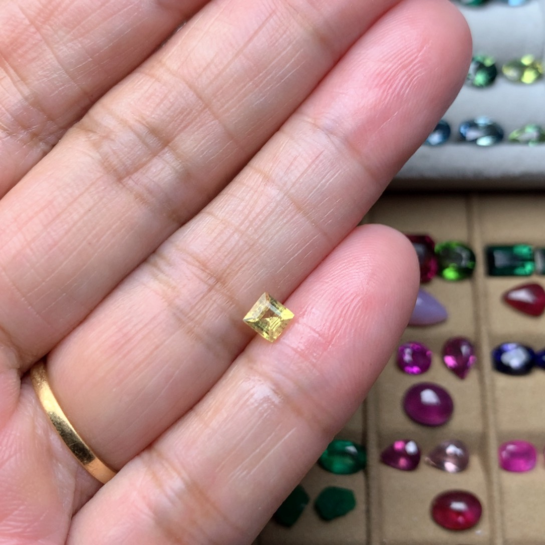 海蓝宝石裸石未镶嵌