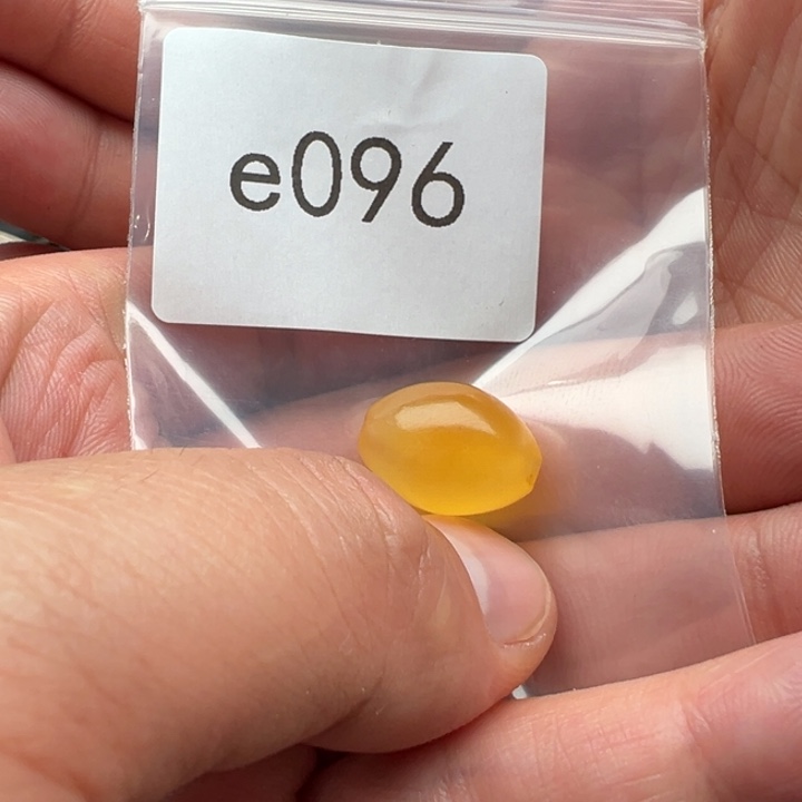 B***n玛瑙/玉髓未镶嵌珠宝半成品