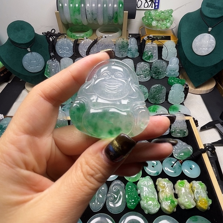 翡翠未镶嵌颈饰佛公