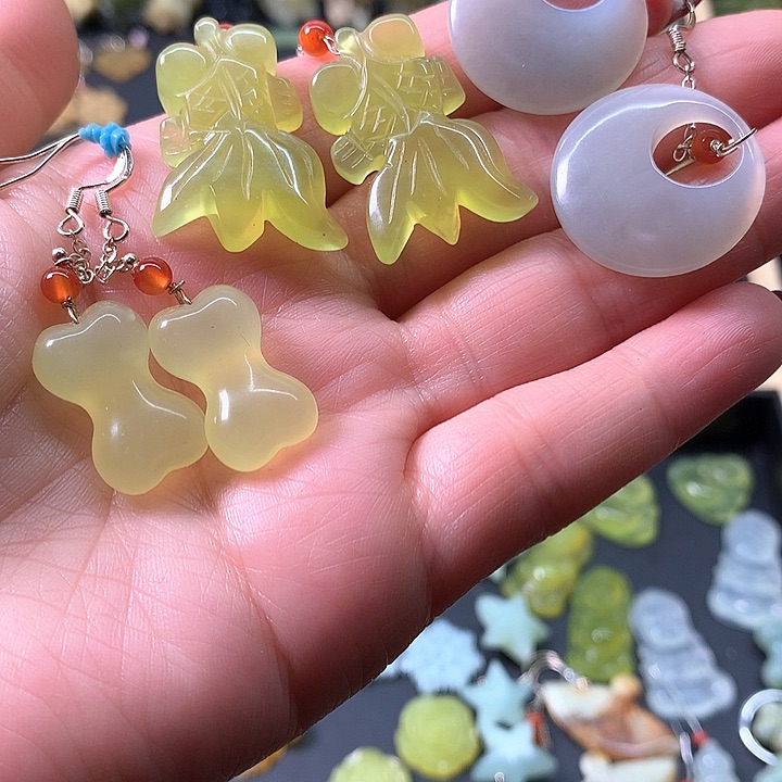 蛇纹石玉耳饰未镶嵌