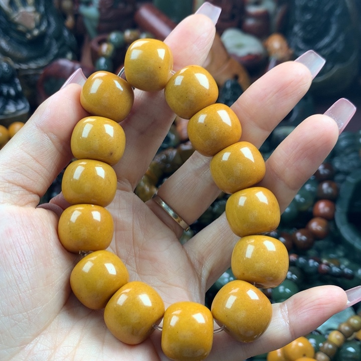 透闪石质玉未镶嵌珠宝奇石