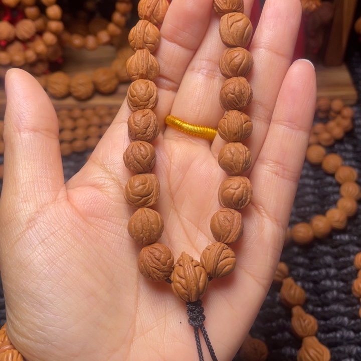 木质类龙纹桃枭挂件