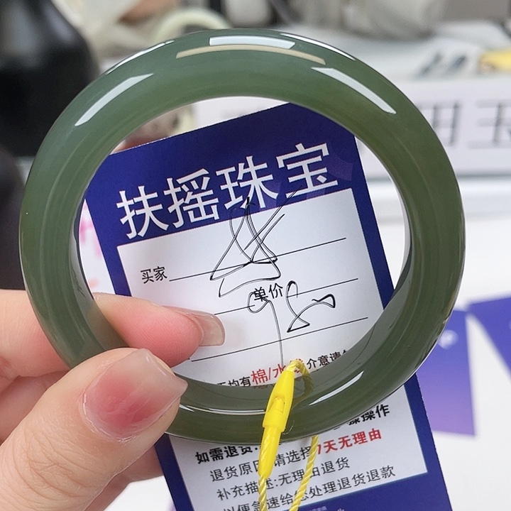 和田玉手镯未镶嵌