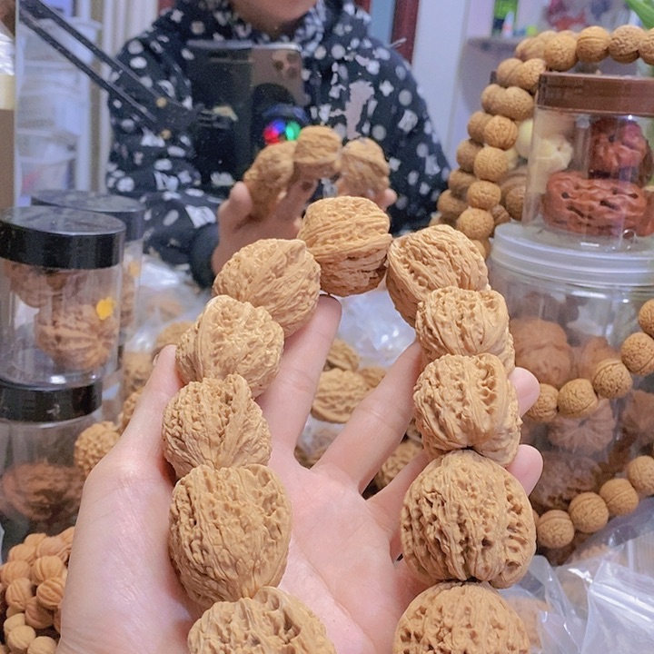 【闪购商品】文玩核桃把件易*37绣球手持