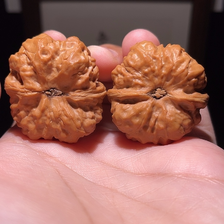 驰***下核桃把件蛤蟆头   