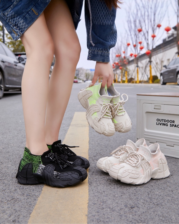 【女人帮】918丑萌彩色飞织鞋2025新款网面透气百搭潮流ins风椰子鞋