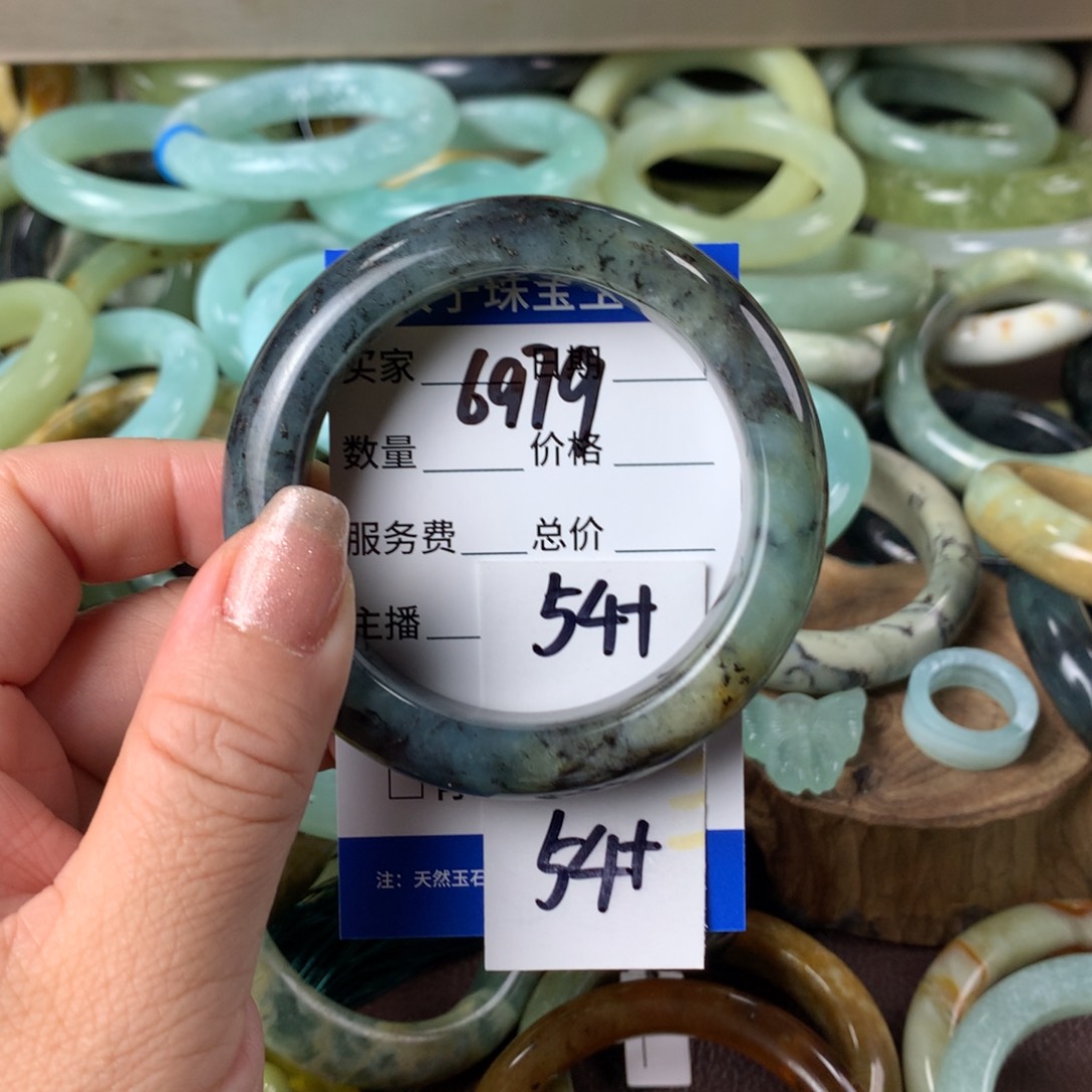 蛇纹石玉手镯未镶嵌6979