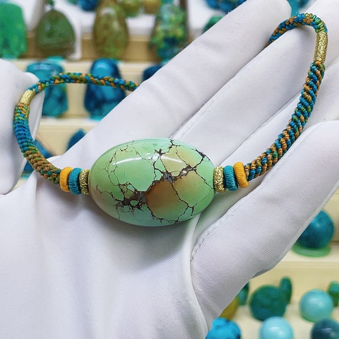 绿松石未镶嵌颈饰