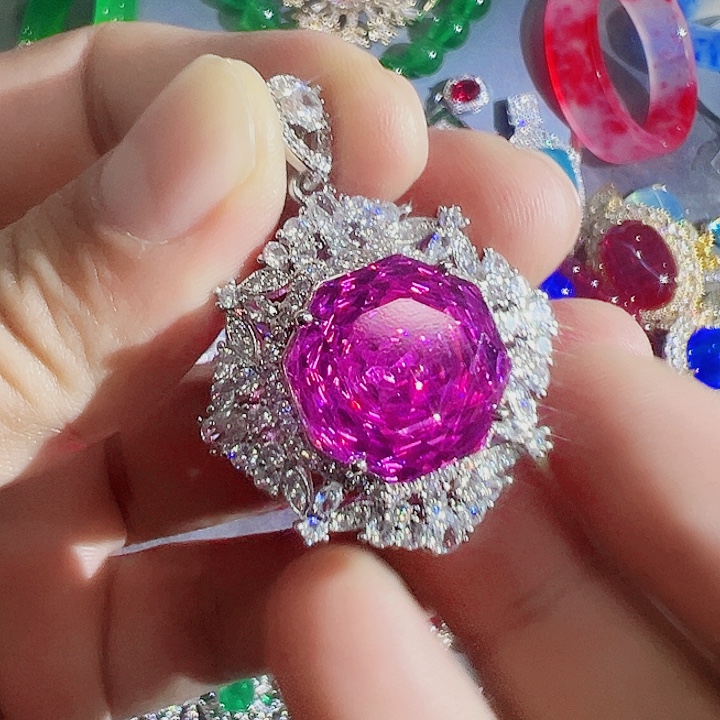 非金属红色满钻镶嵌大宝贝