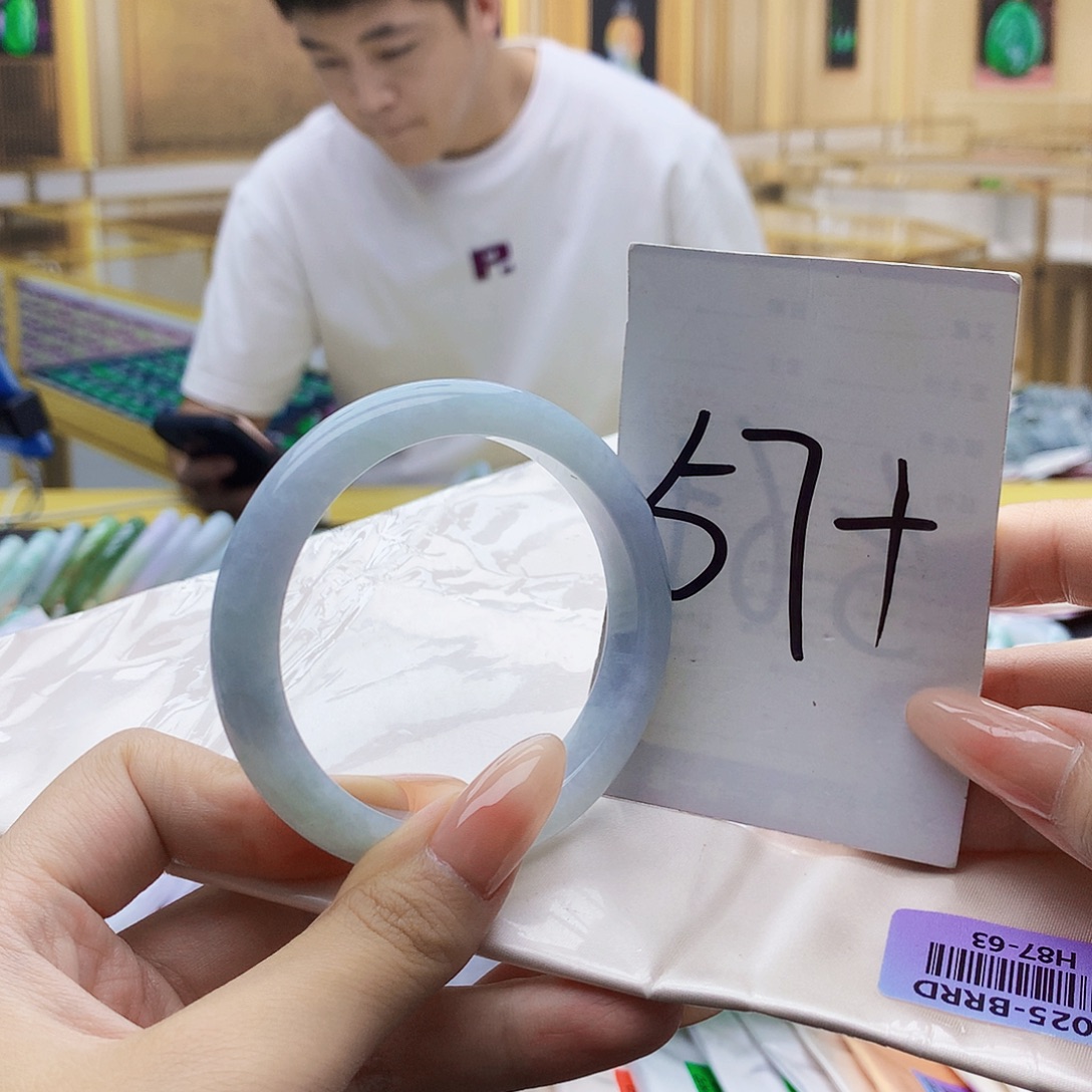 翡翠手镯未镶嵌09……