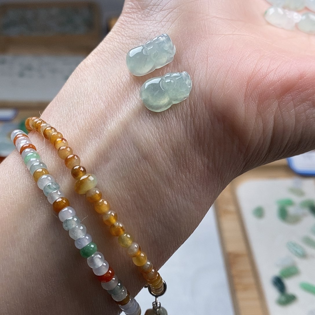 翡翠颈饰未镶嵌眼****晨貔貅2个