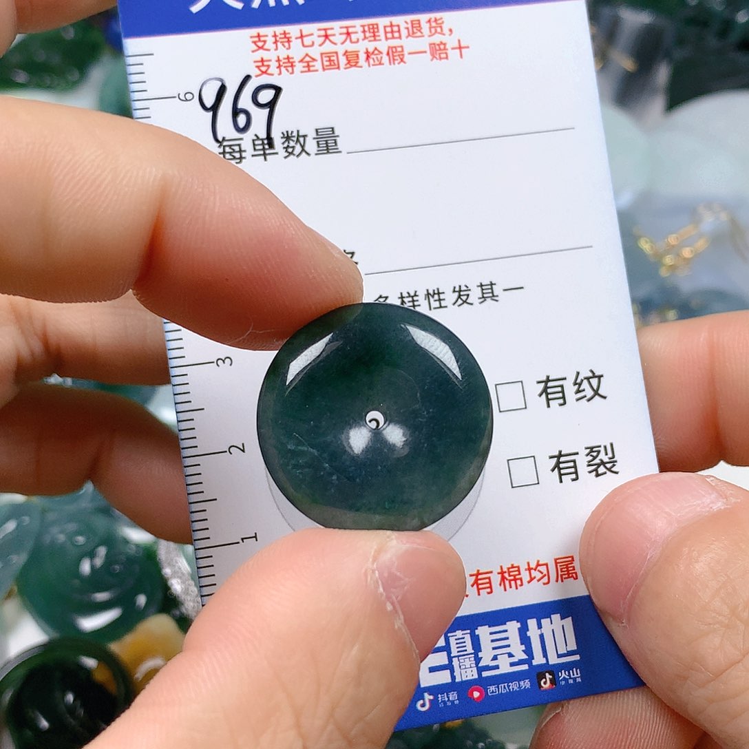 翡翠颈饰未镶嵌天然翡翠