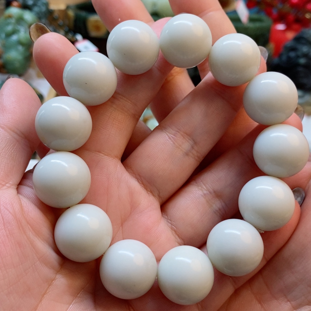 透闪石质玉手串未镶嵌