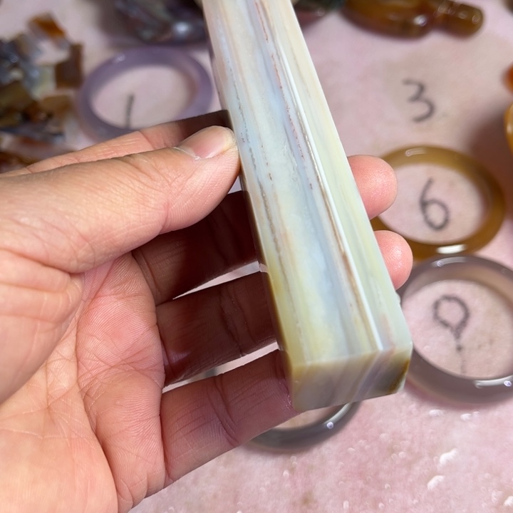 溱***濛玛瑙/玉髓未镶嵌珠宝奇石