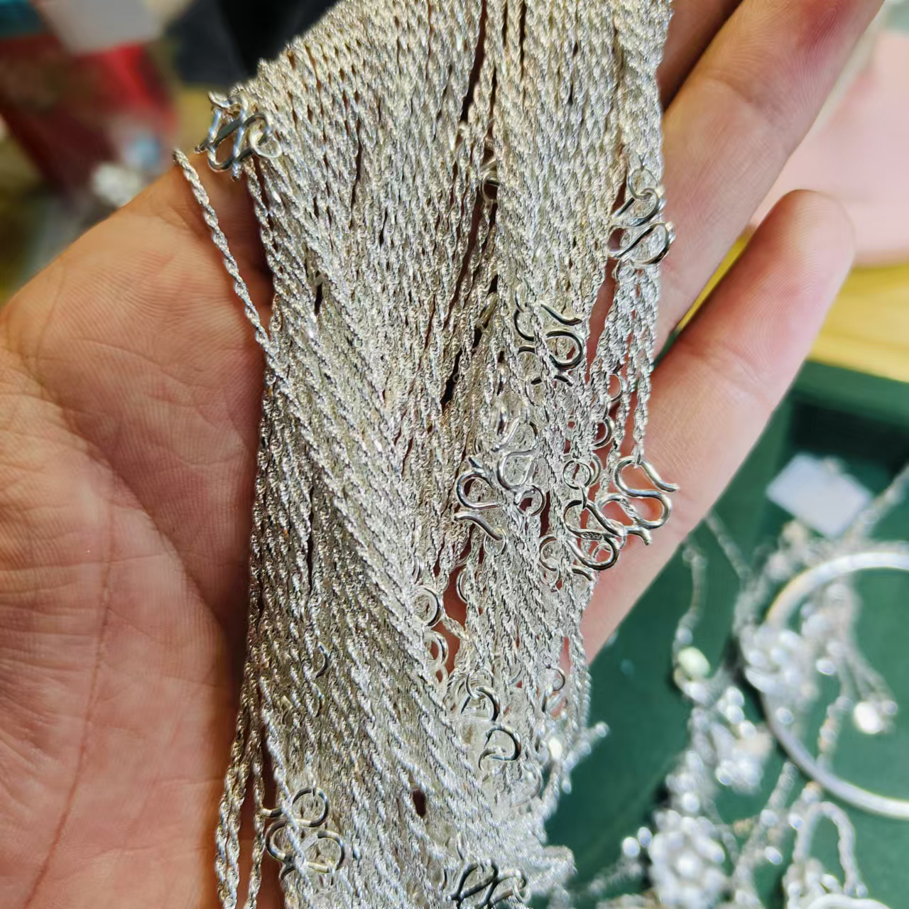 链子足银 （云）闪闪麻花链条