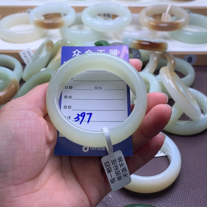 和田玉未镶嵌手镯