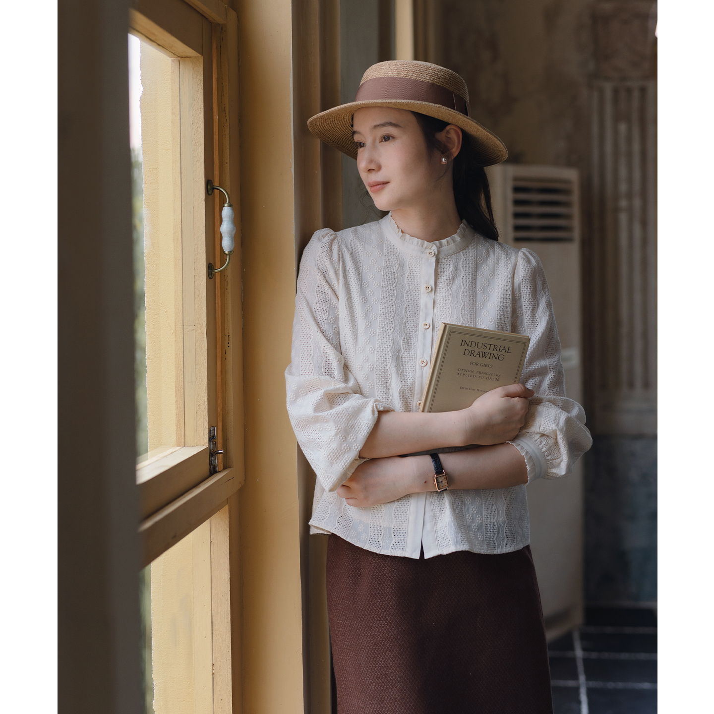 红念杏色刺绣衬衫女长袖宽松设计感2025年秋季新款你女装气质上衣