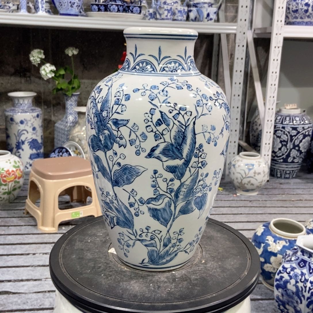 摆件花瓶手绘釉下彩