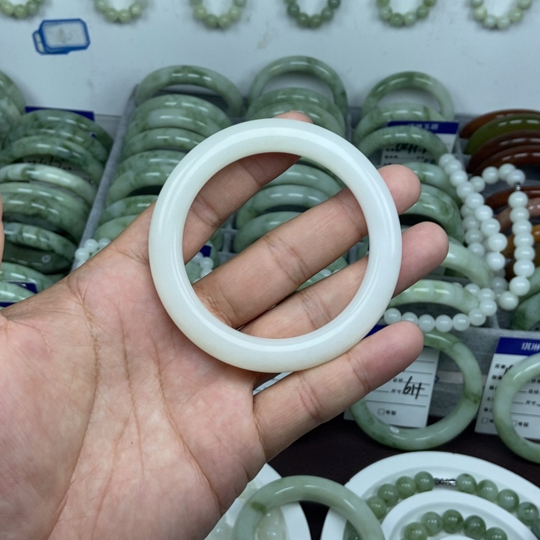 随***n未镶嵌蛇纹石玉手镯