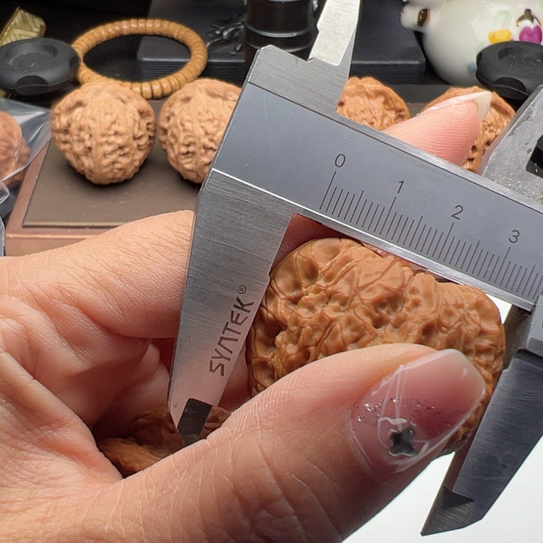 文玩核桃把件血麒麟40