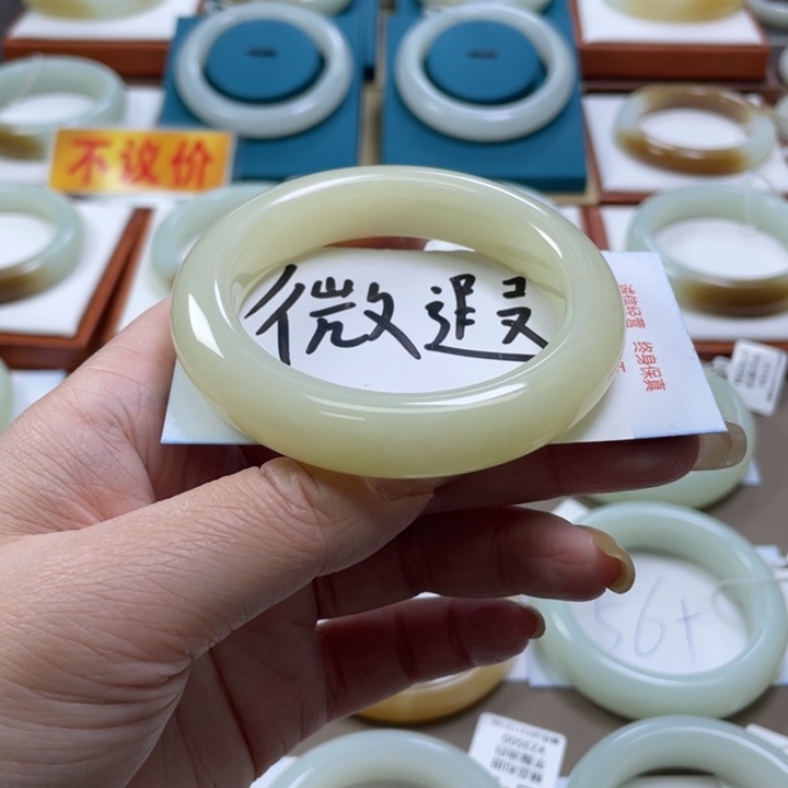 和田玉手镯未镶嵌