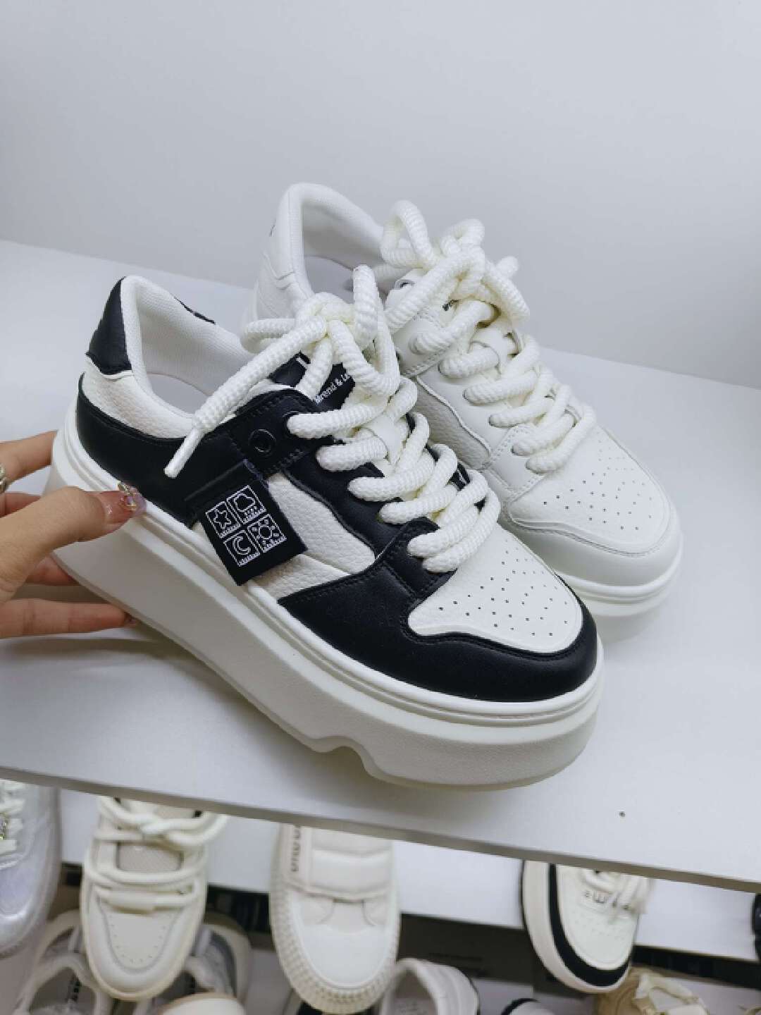 2025爆款推荐厚底小白鞋