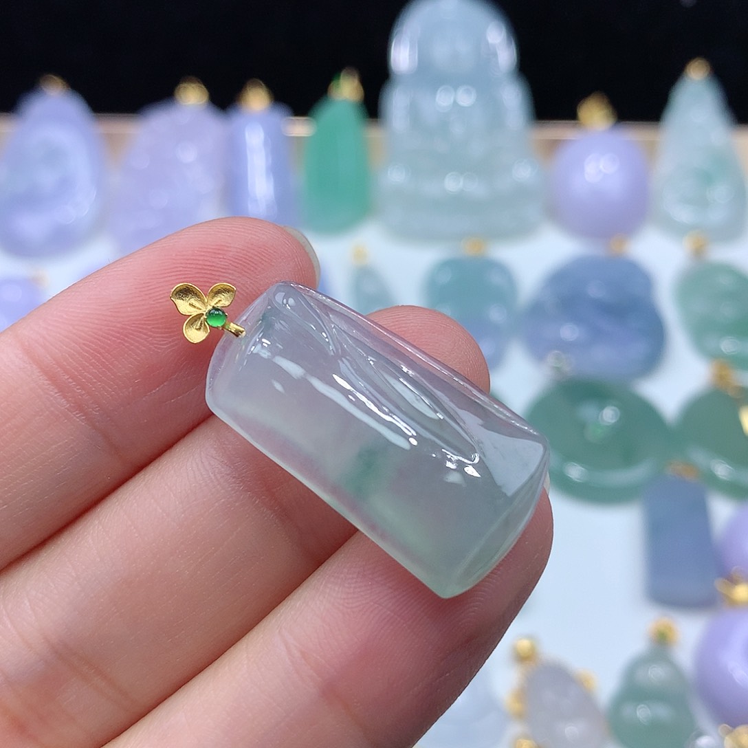颈饰18K金镶嵌翡翠翡翠