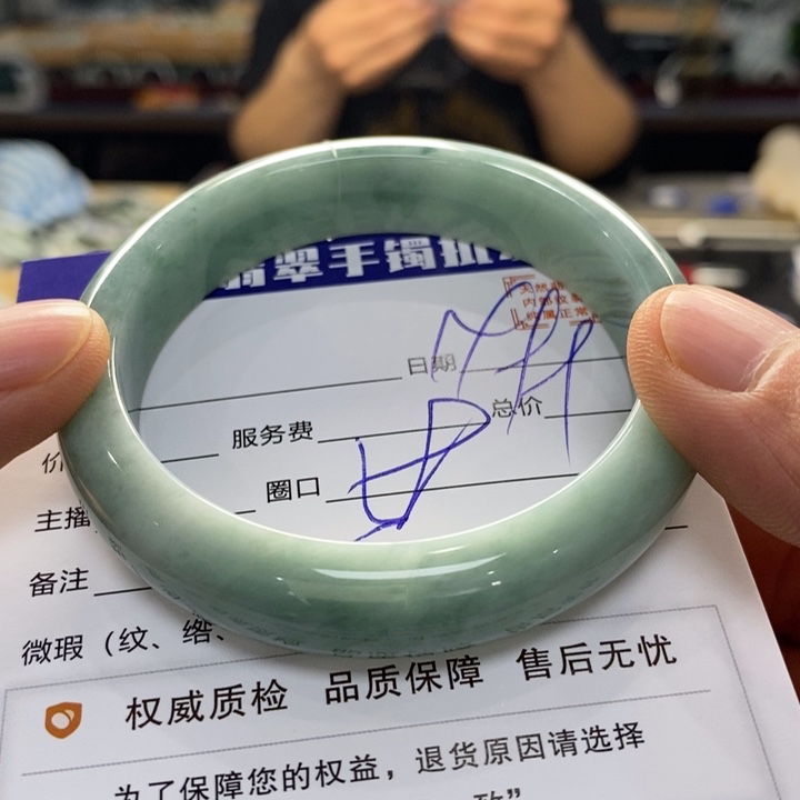 翡翠手镯未镶嵌翡翠手镯未镶嵌