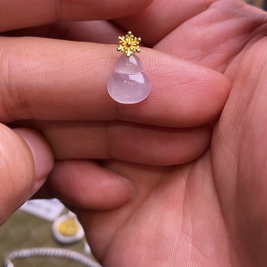 翡翠18K金镶嵌颈饰葫芦