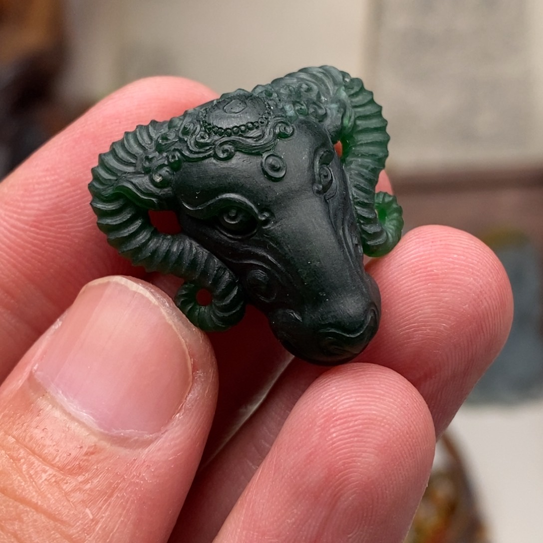 定制翡翠未镶嵌知**一翡翠