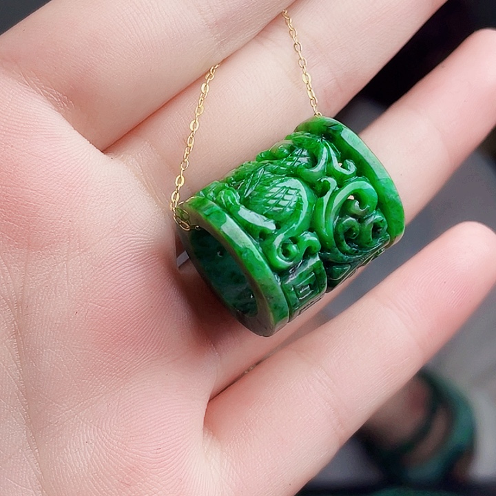 翡翠未镶嵌颈饰多样性