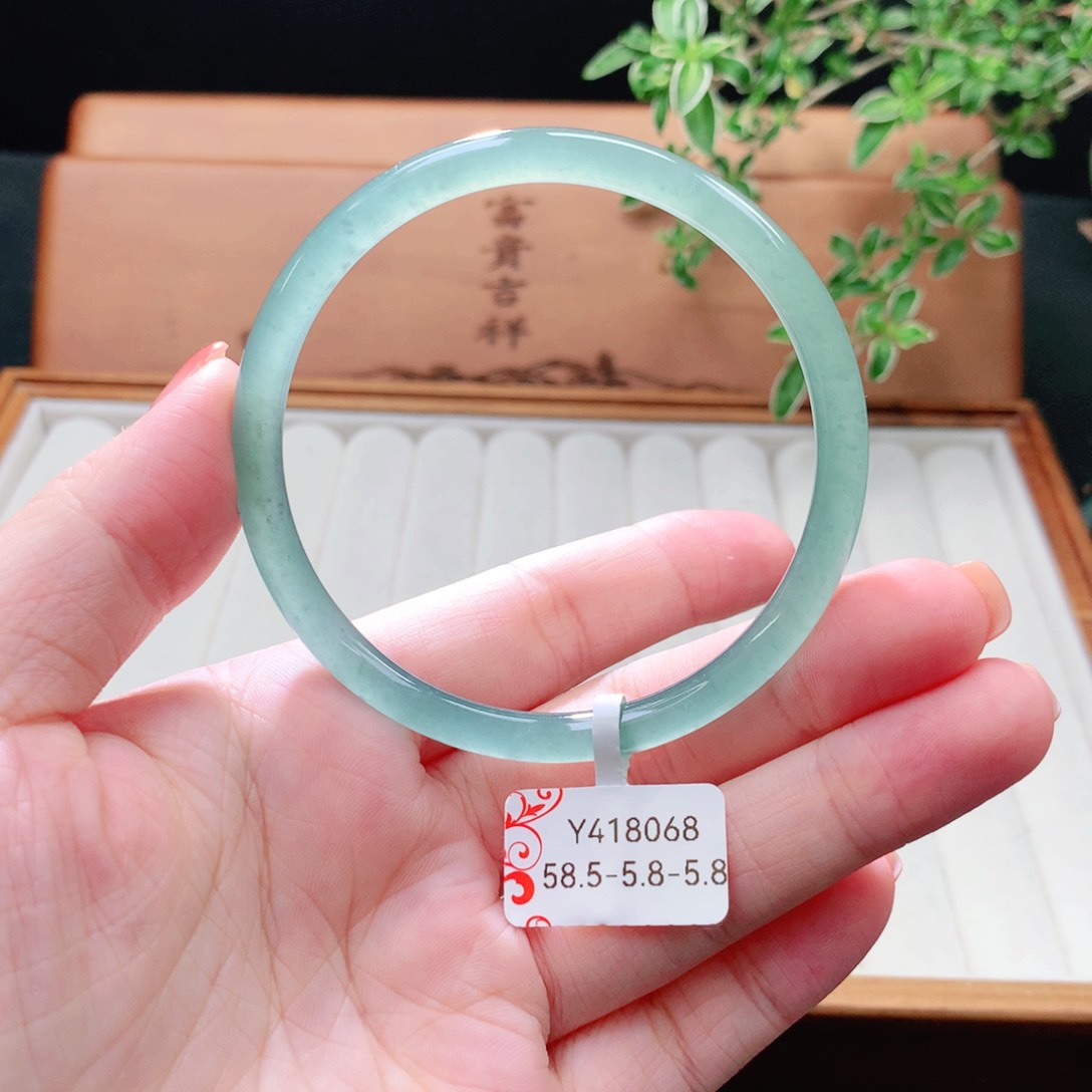 未镶嵌手镯（圆镯）翡翠