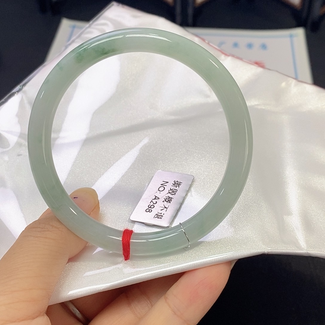 翡翠未镶嵌手镯（圆镯）56.5