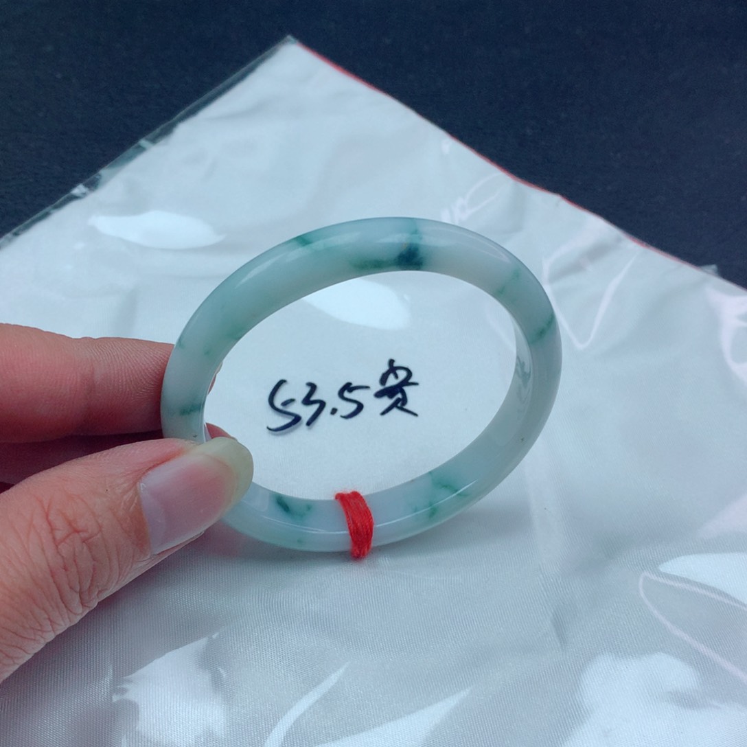 翡翠手镯未镶嵌翡翠手镯