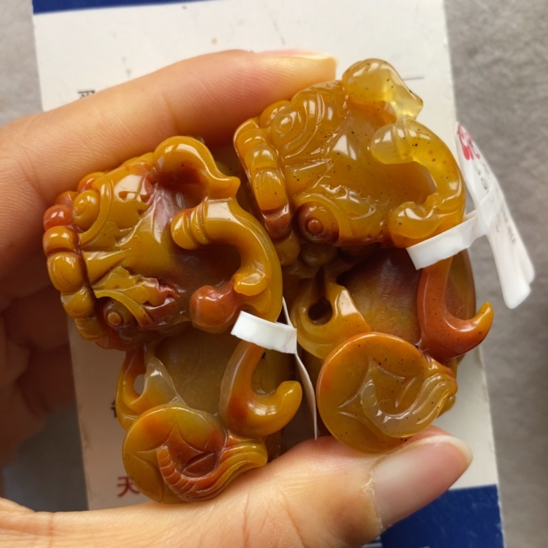 过***-石英质玉（黄龙玉）未镶嵌颈饰