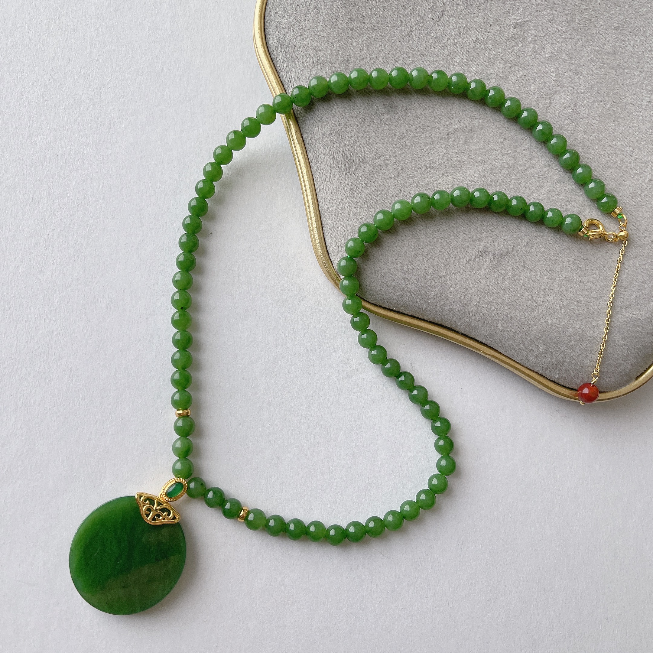 晶雁【双11专享福利】±30mm和田玉碧玉圆牌吊坠气质时尚百搭绿色