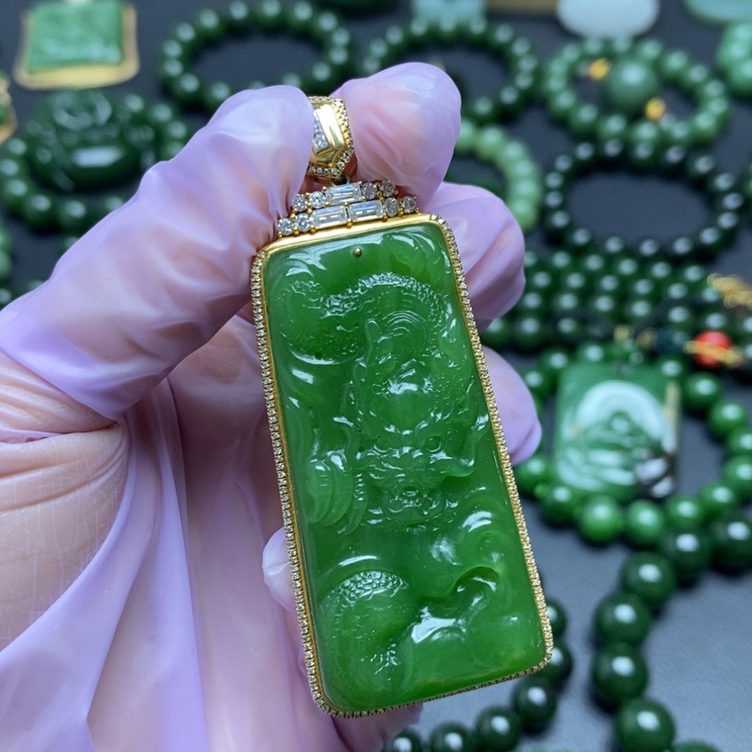 和田玉（碧玉）颈饰18K金镶嵌神