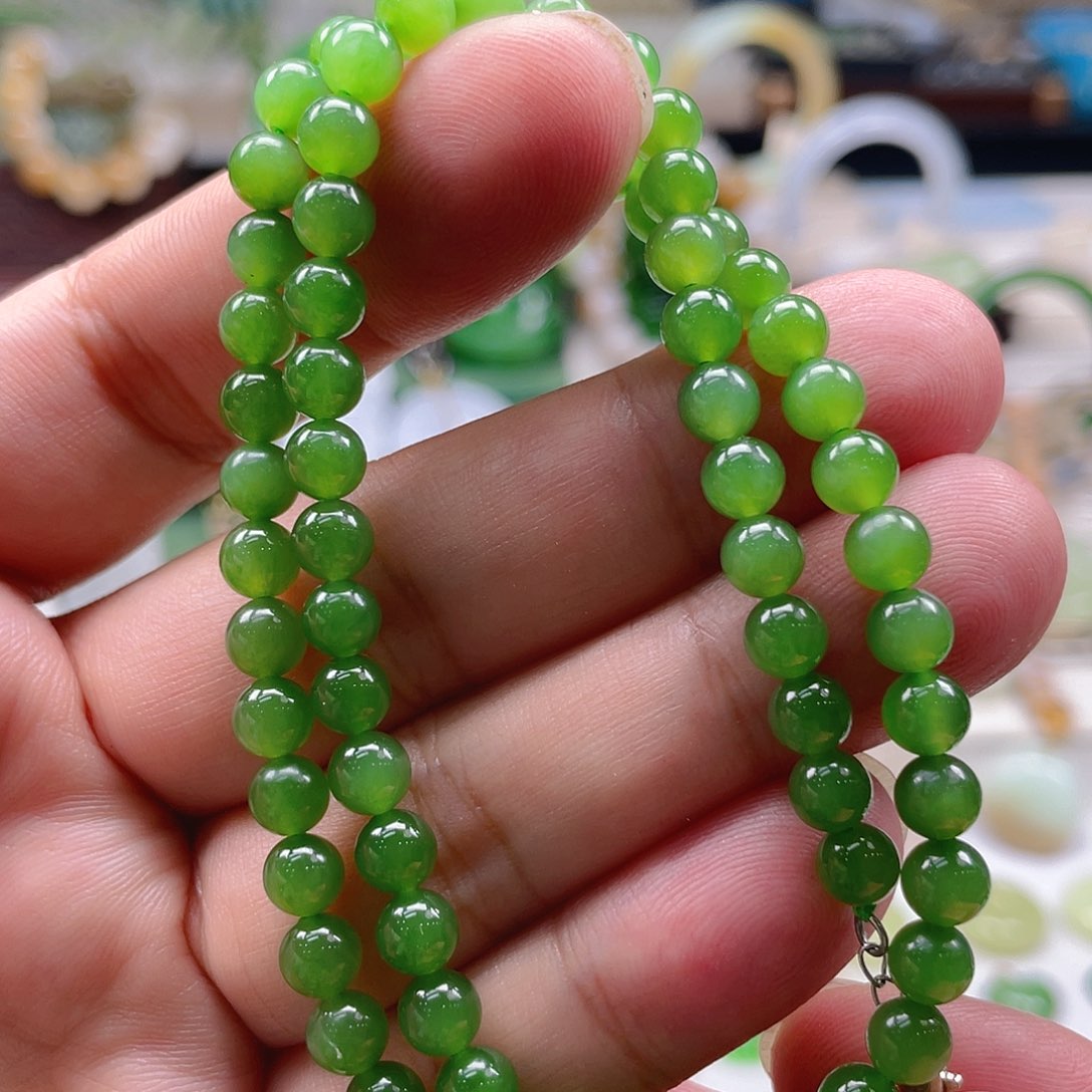 颈饰未镶嵌和田玉（碧玉）