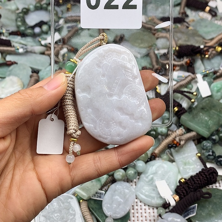 翡翠颈饰未镶嵌小*萍翡翠