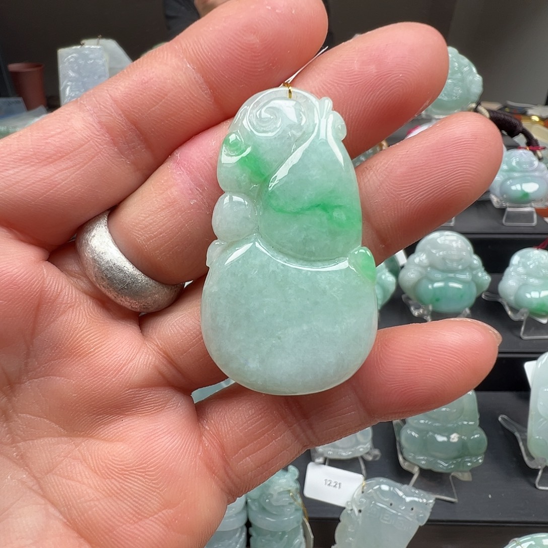 翡翠未镶嵌颈饰葫芦