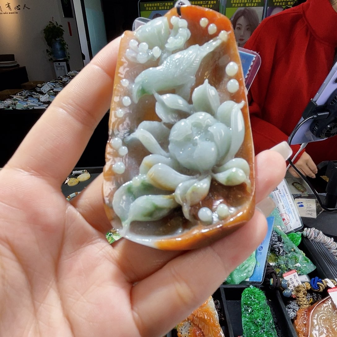 颈饰未镶嵌翡翠一