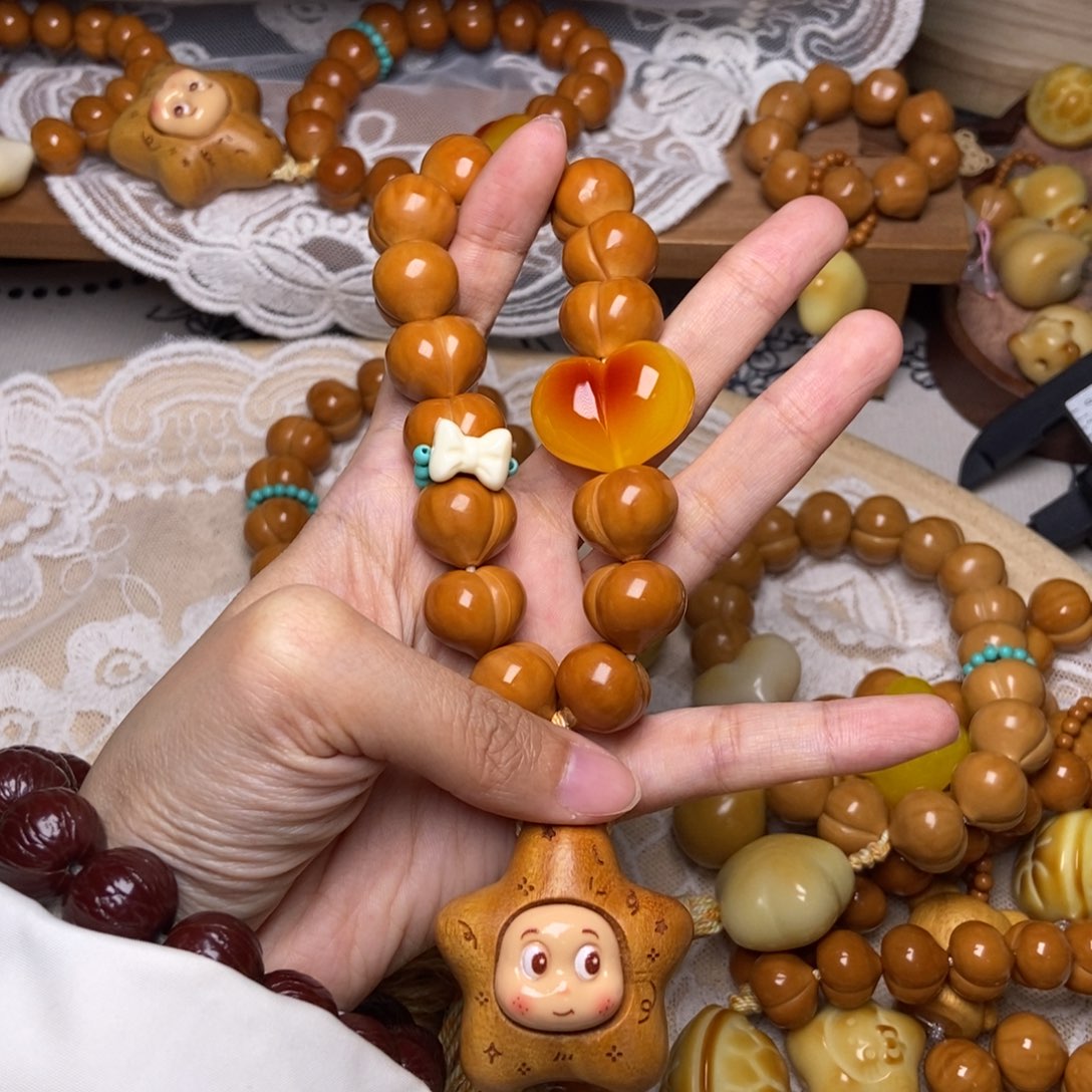 吊坠猴头核桃屁桃玻璃底卡16